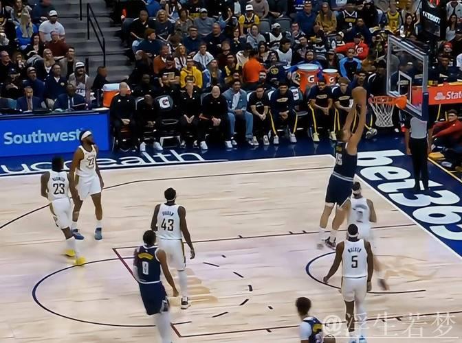 约基奇击地传球助攻 布劳恩双手爆扣 约基奇击地传球助攻 布劳恩双手爆扣